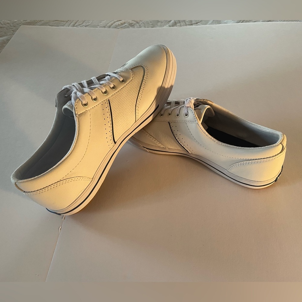 Keds Women Leather Sneaker Size 9.5 W